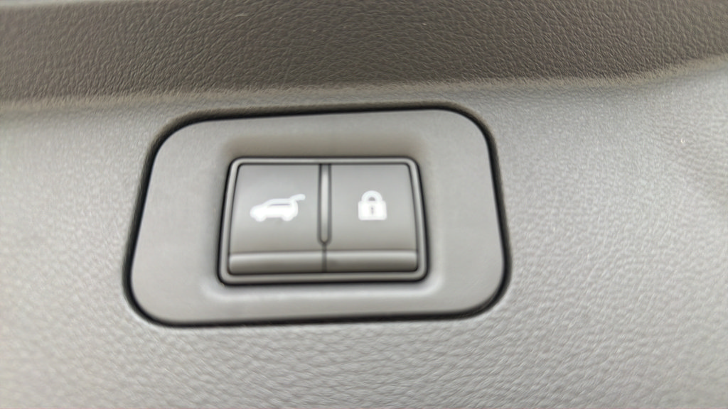 Certified 2025 Nissan Armada SL w/ Captain's Chari Seat Package AWD/4WD image 21