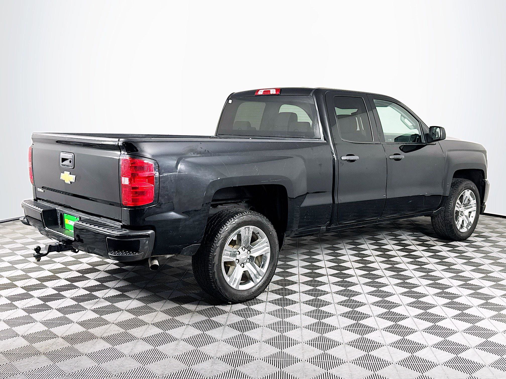 Used 2018 Chevrolet Silverado 1500 Custom w/ Custom Value Package RWD image 10