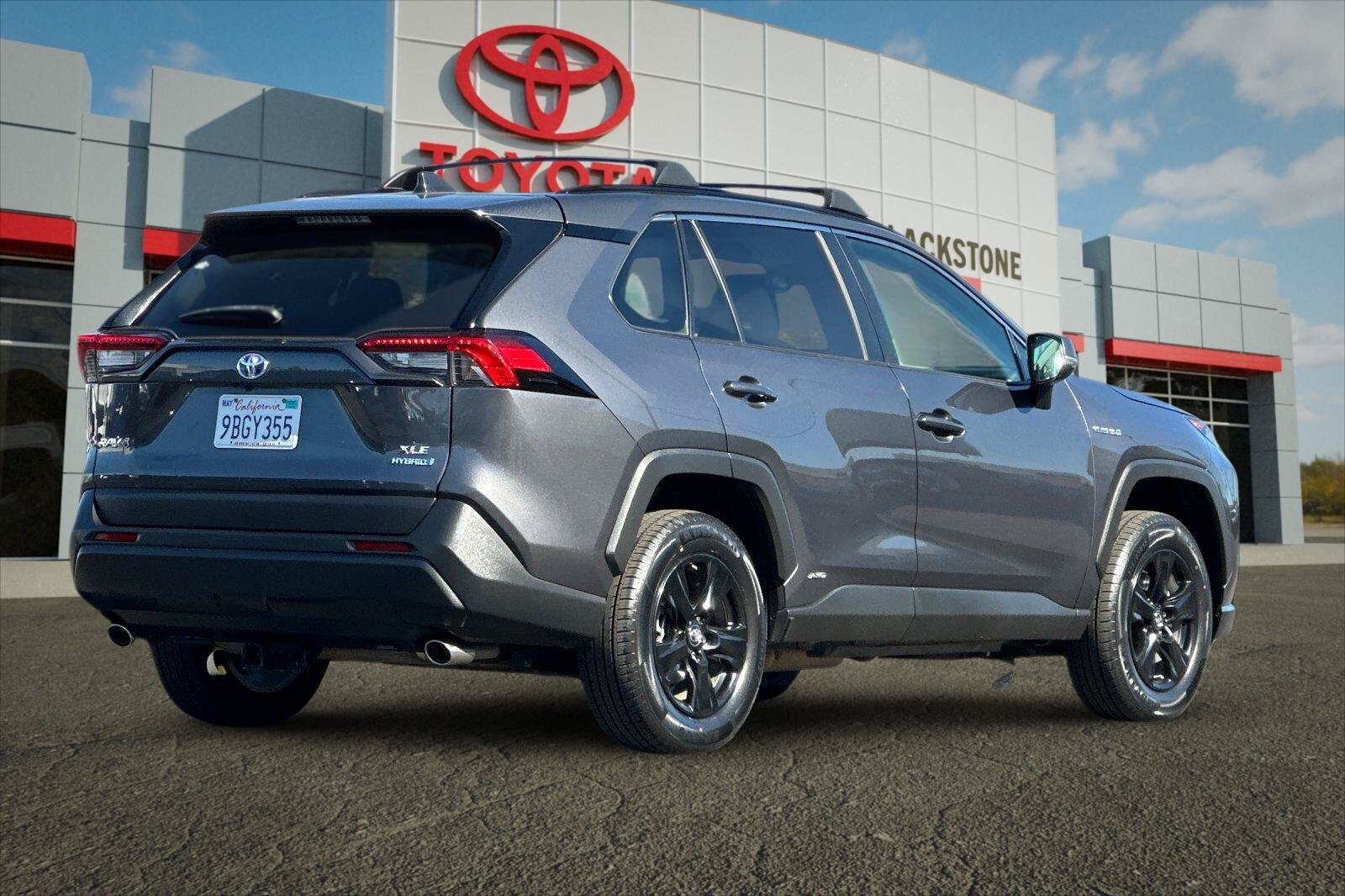 Certified 2020 Toyota RAV4 XLE w/ Convenience Package AWD/4WD image 3