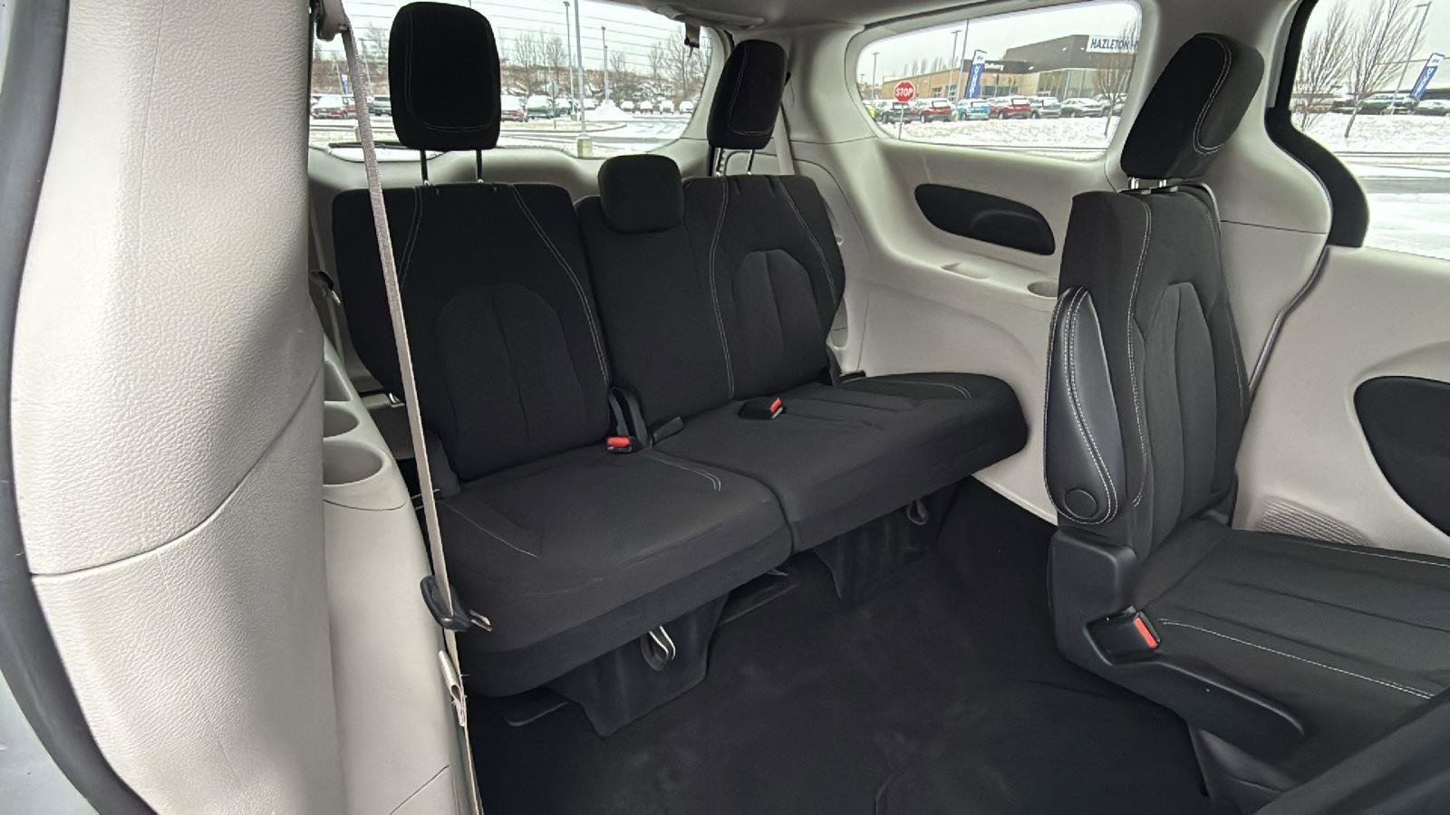 Used 2023 Chrysler Voyager LX image 20