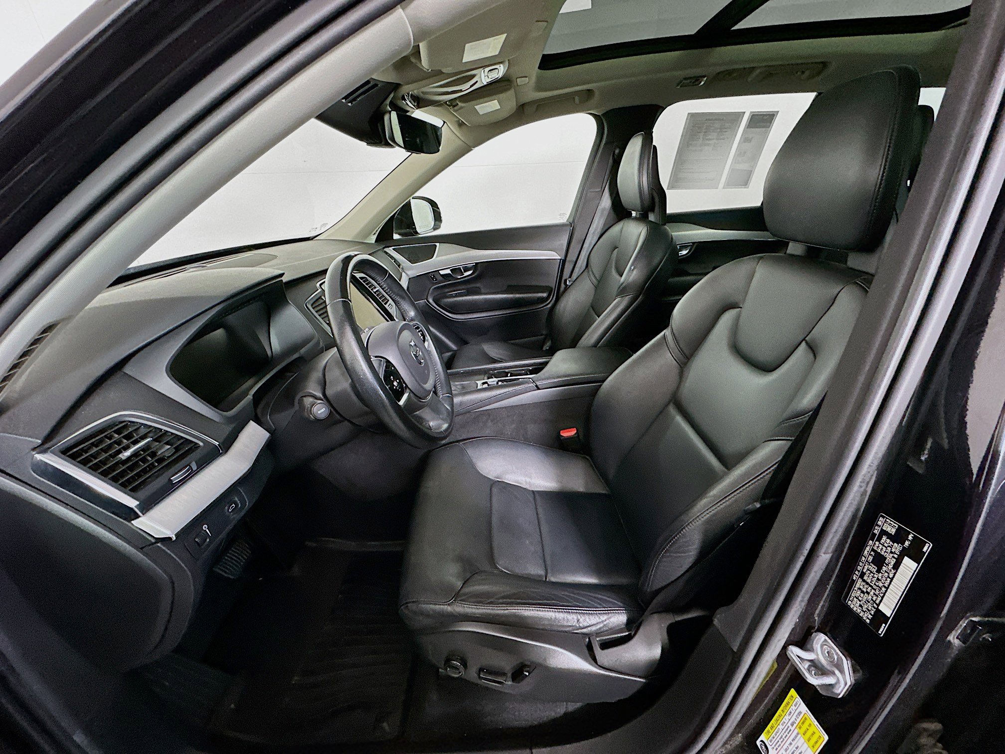 Used 2021 Volvo XC90 T5 Momentum w/ Protection Package Premier image 13