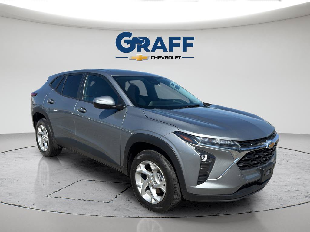 Used 2024 Chevrolet Trax LS w/ LS Convenience Package FWD image 16