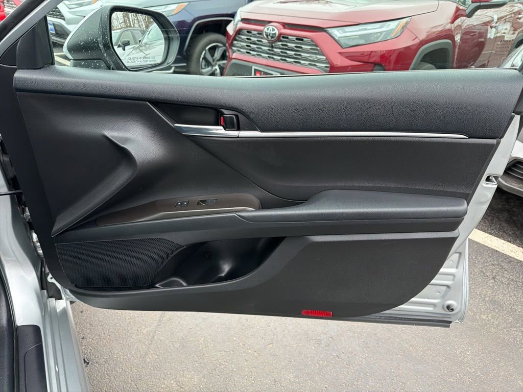Used 2023 Toyota Camry SE image 9