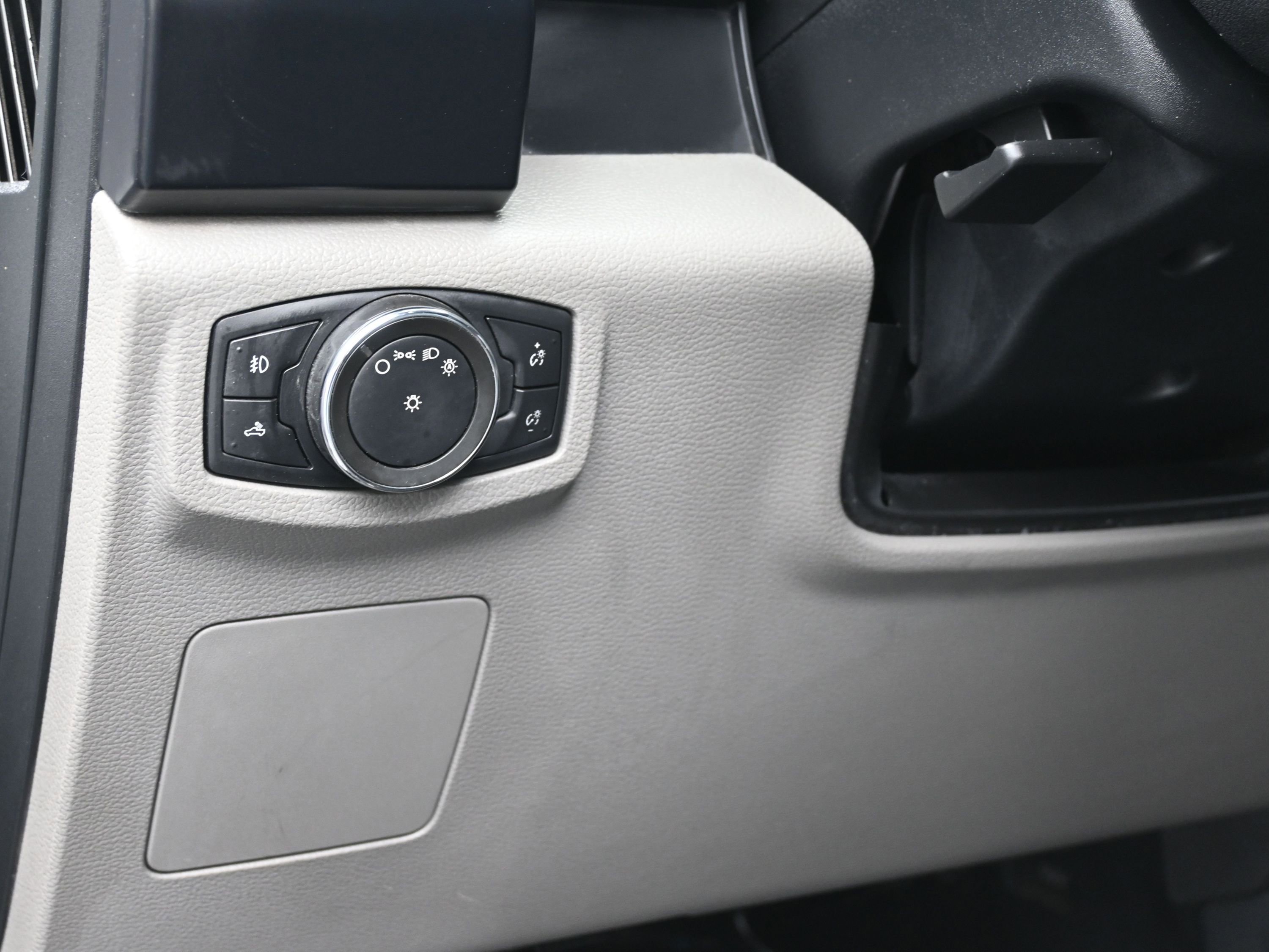 Used 2015 Ford F150 XL w/ Equipment Group 101A Mid AWD/4WD image 23