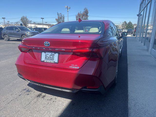 Certified 2020 Toyota Avalon XLE w/ Moonroof Package image 4