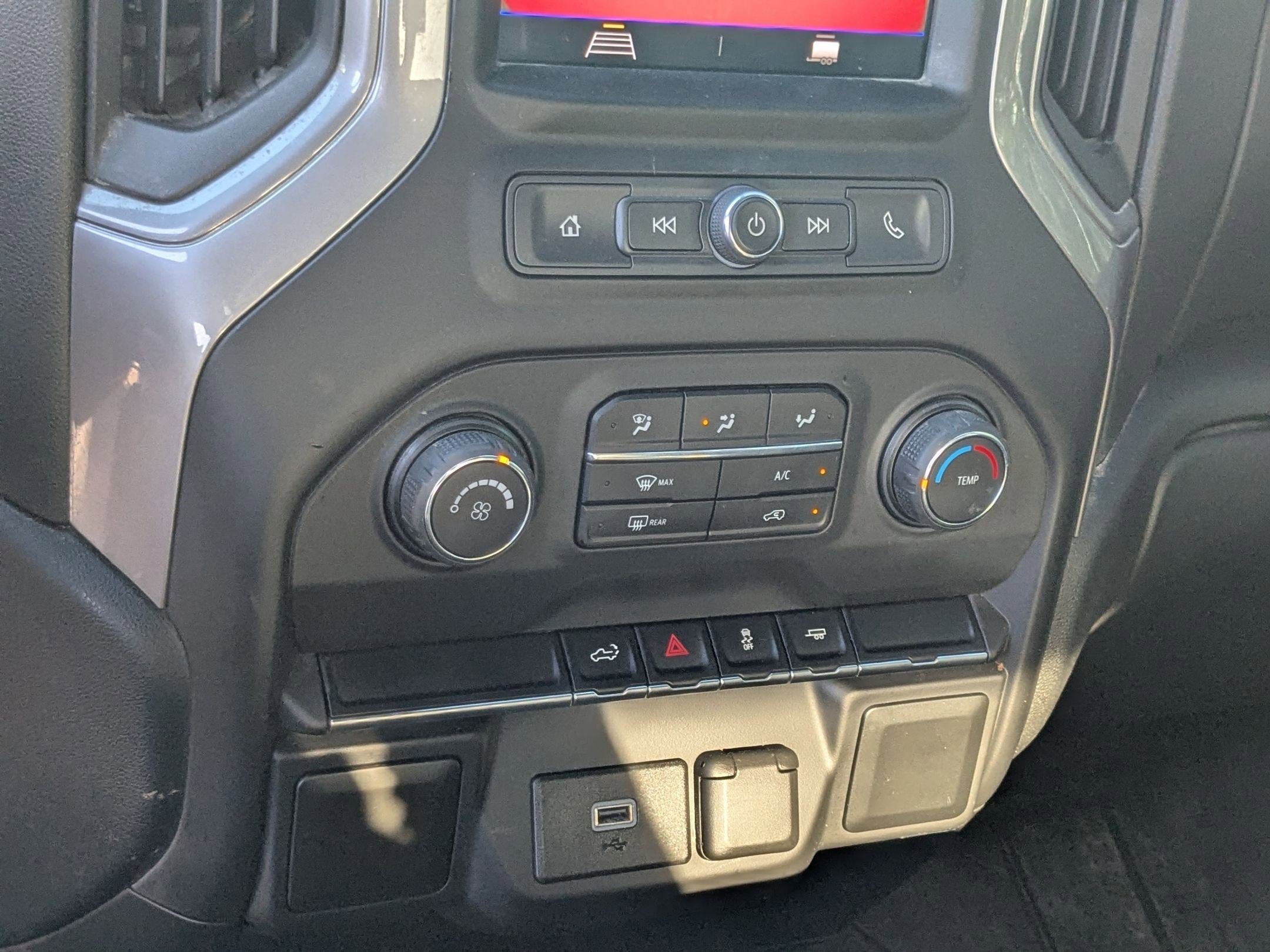 Used 2020 Chevrolet Silverado 1500 Custom w/ Custom Value Package image 17