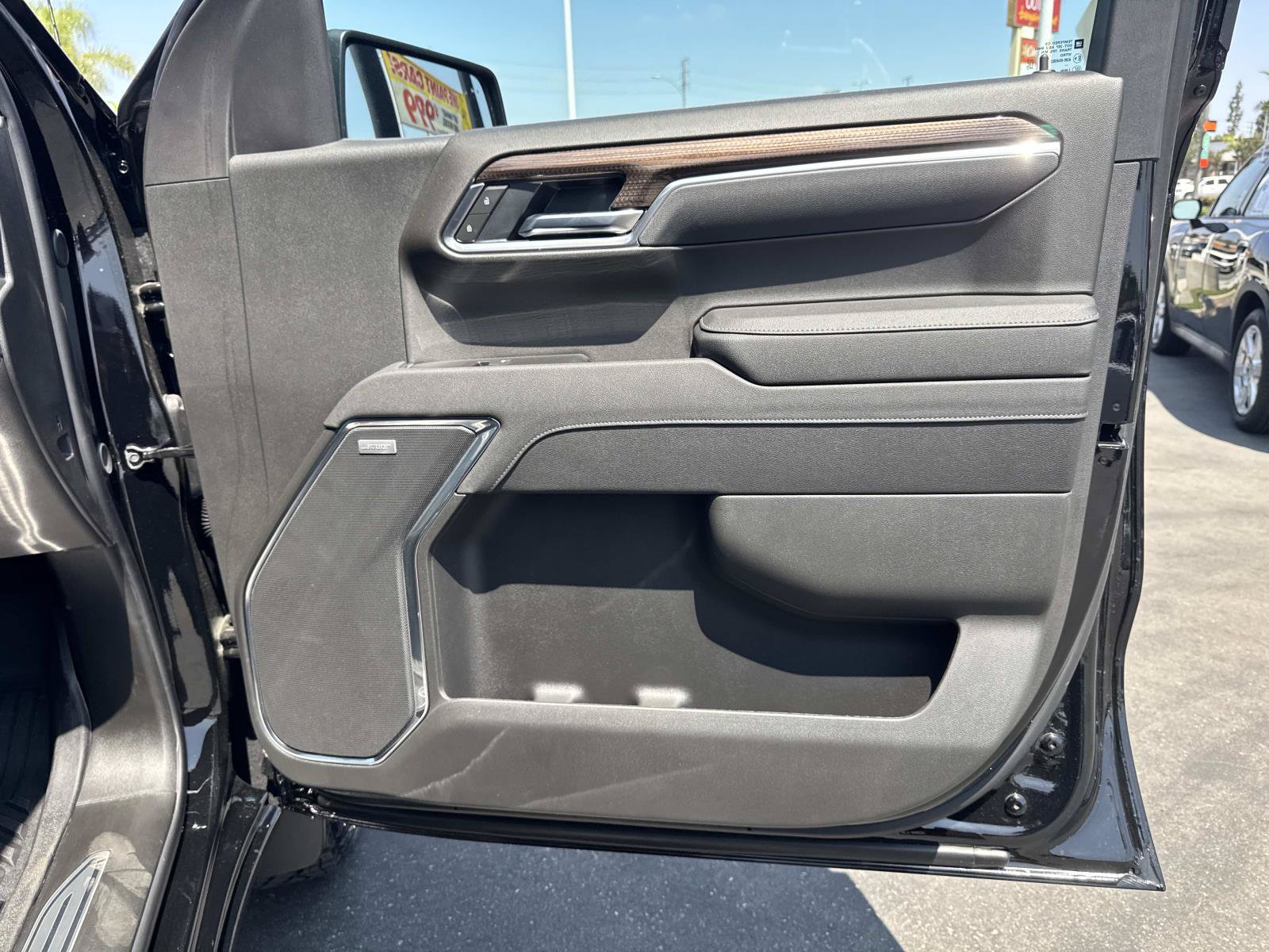 Used 2026 Chevrolet Silverado 1500 LT Trail Boss w/ LT Trail Boss Premium Package AWD/4WD image 30