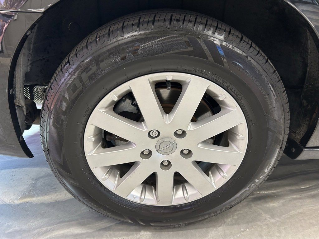 Used 2015 Chrysler Town & Country Touring image 18