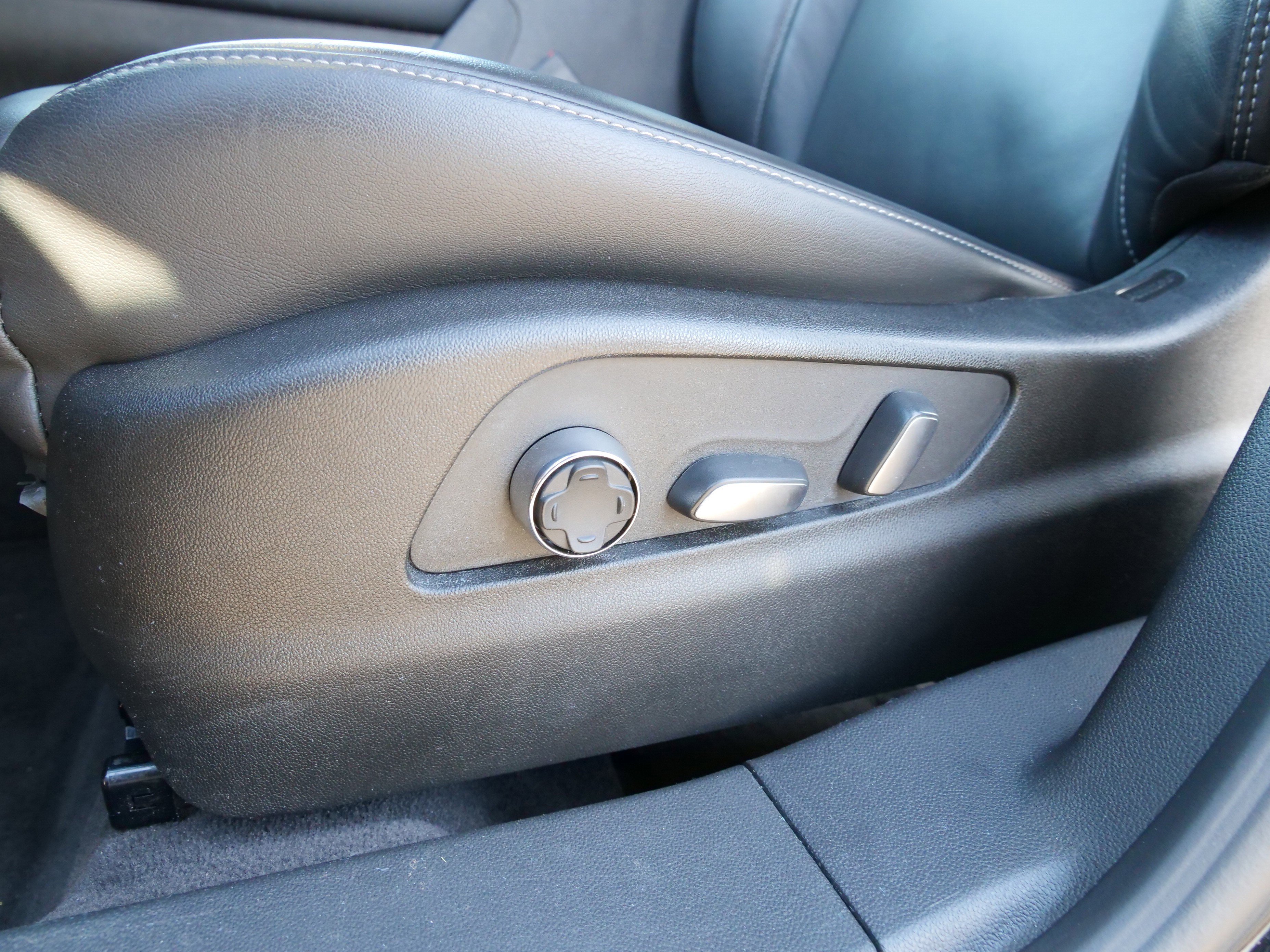 Certified 2024 Cadillac XT4 Premium Luxury image 14