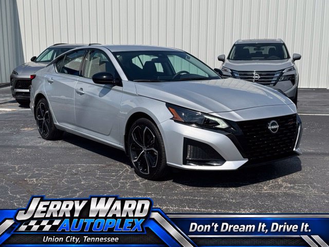 Used 2025 Nissan Altima 2.5 SR AWD/4WD image 1