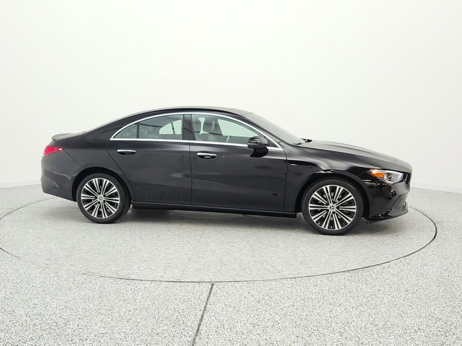 Used 2023 Mercedes-Benz CLA 250 image 4