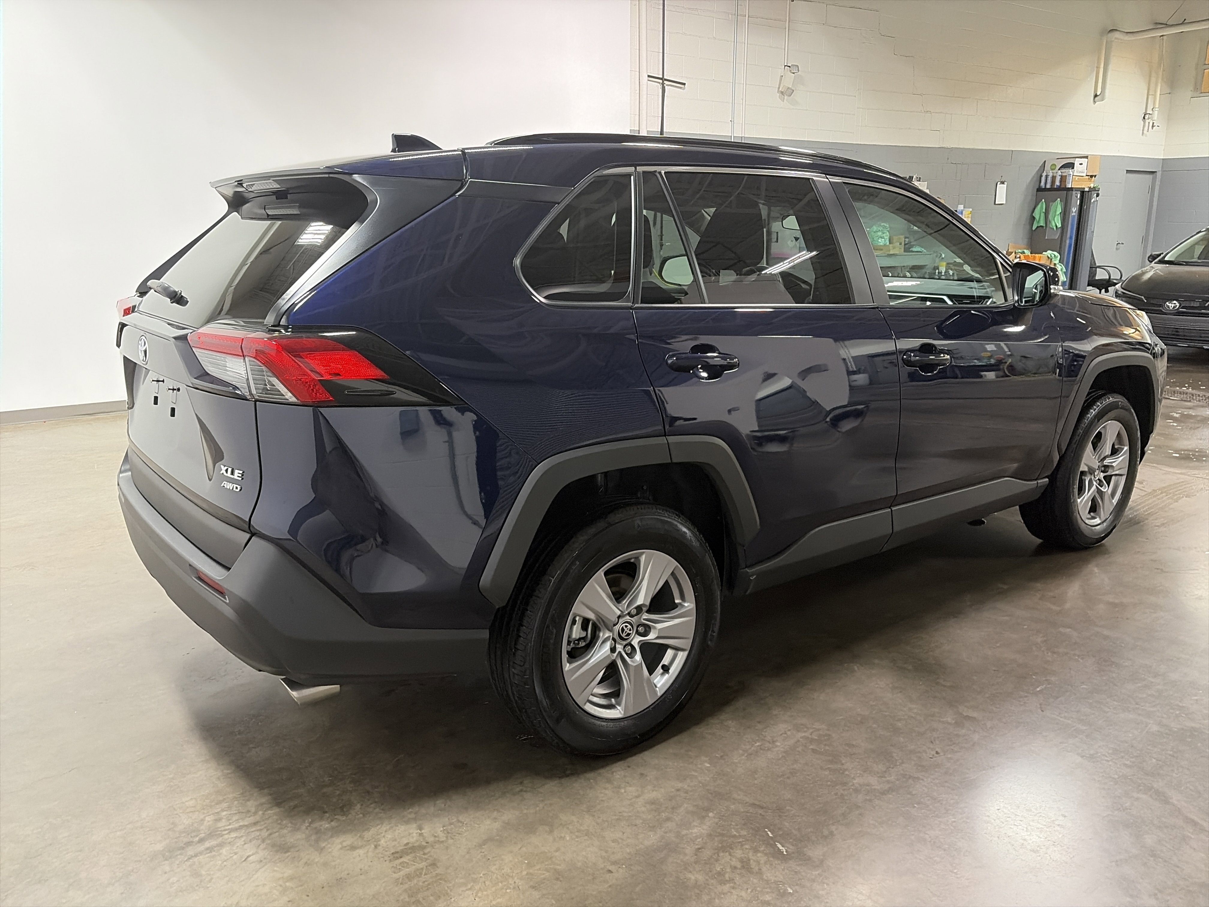 Used 2025 Toyota RAV4 XLE AWD/4WD image 3