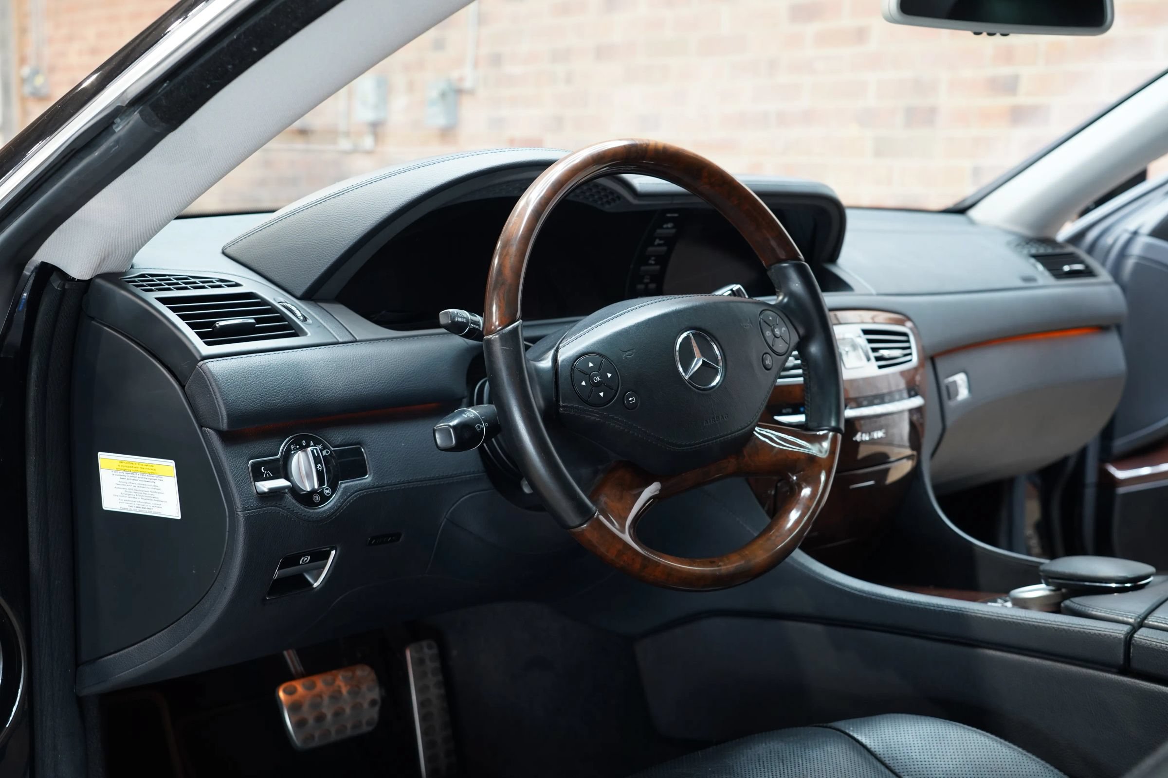 Used 2011 Mercedes-Benz CL 550 4MATIC w/ Sport Pkg Plus One image 38