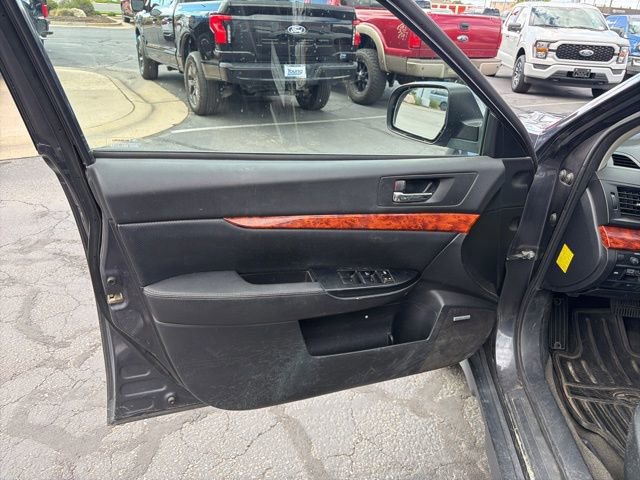 Used 2012 Subaru Outback 2.5i Limited w/ Moonroof Pkg AWD/4WD image 16
