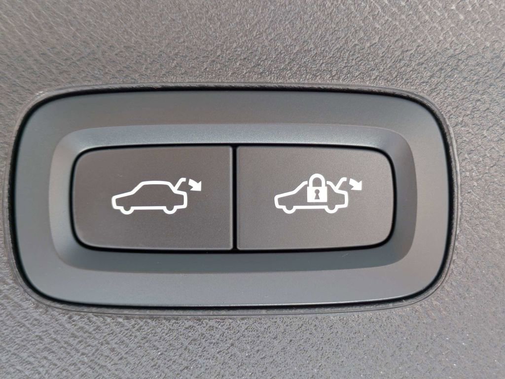 New 2026 Volvo XC90 T8 Ultra w/ Protection Package Premier AWD/4WD image 12
