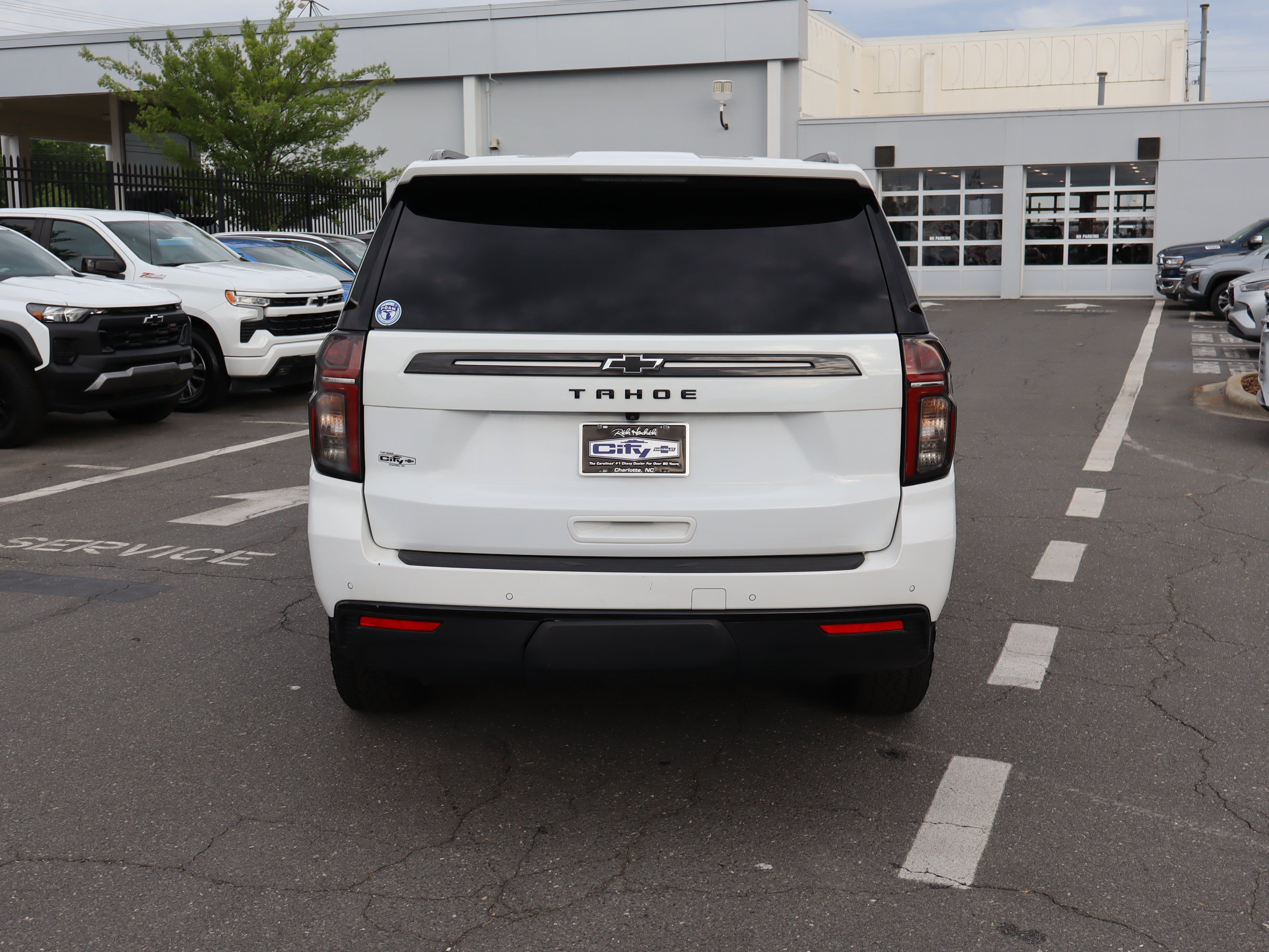 Used 2023 Chevrolet Tahoe Z71 w/ Luxury Package AWD/4WD image 9