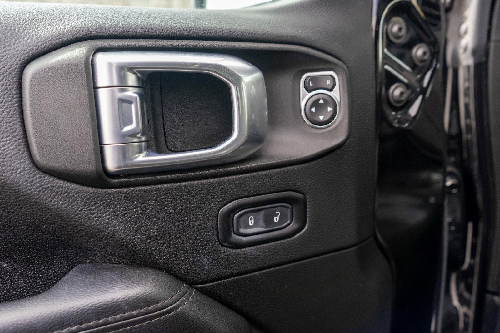 Used 2022 Jeep Wrangler Unlimited Sahara image 15