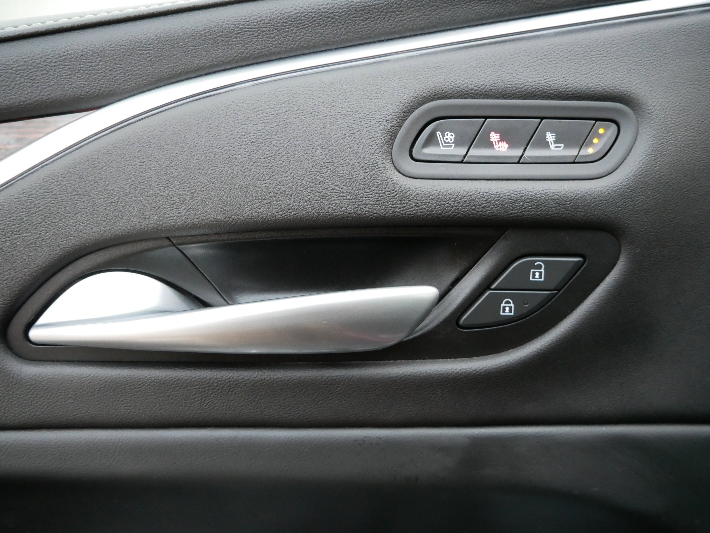 Used 2023 Cadillac Escalade Premium Luxury w/ Performance Package image 15