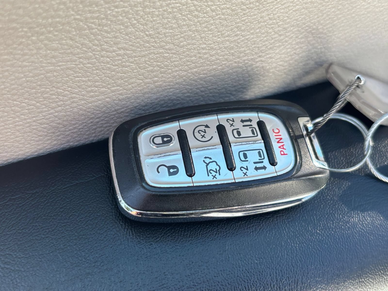 Used 2023 Chrysler Pacifica Touring-L FWD image 26