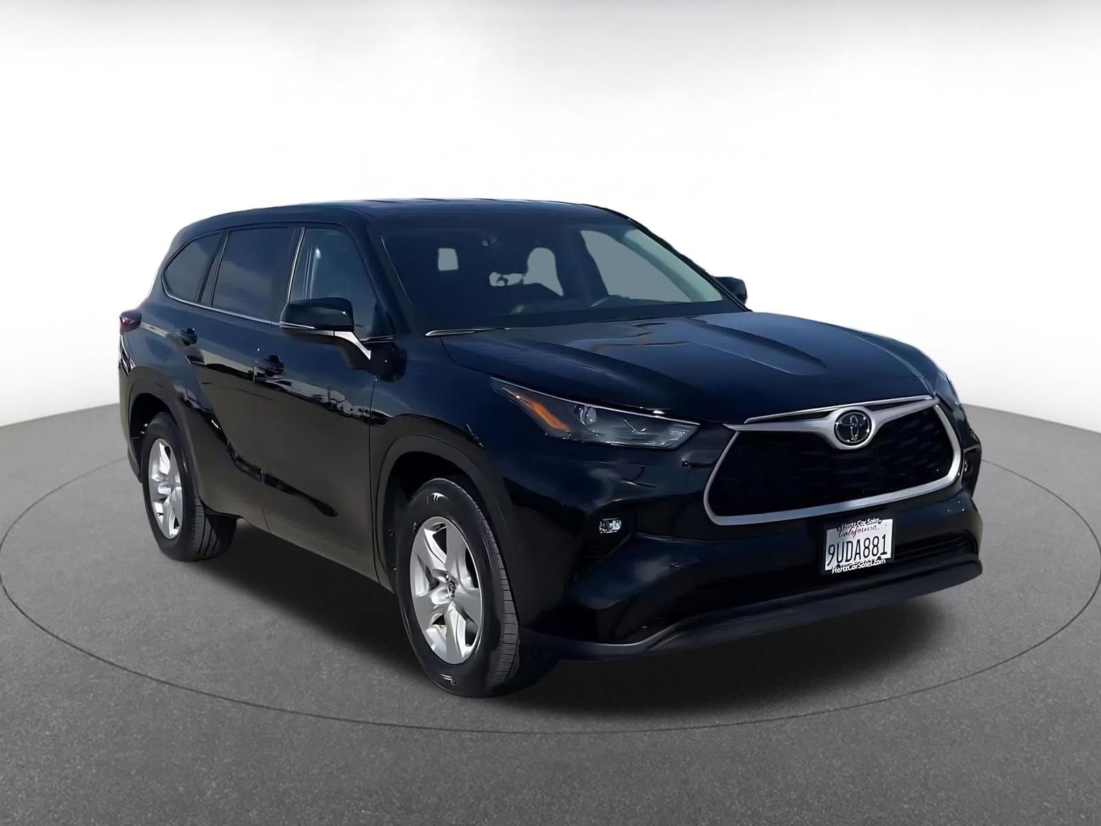 Used 2025 Toyota Highlander LE video 2