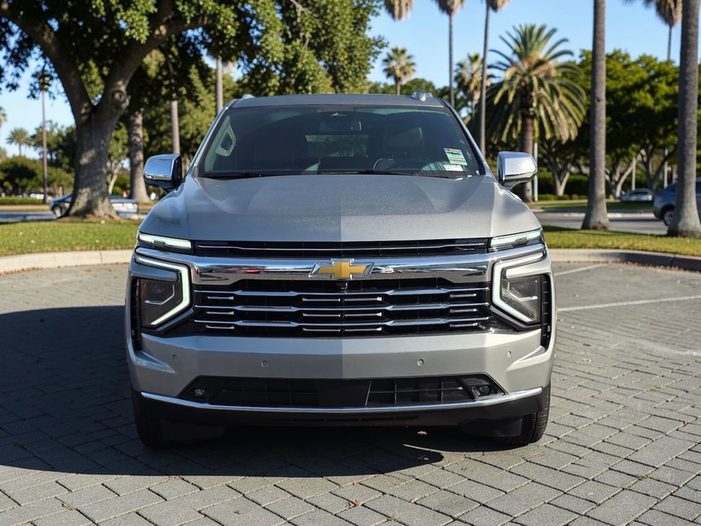 Used 2025 Chevrolet Suburban Premier image 3