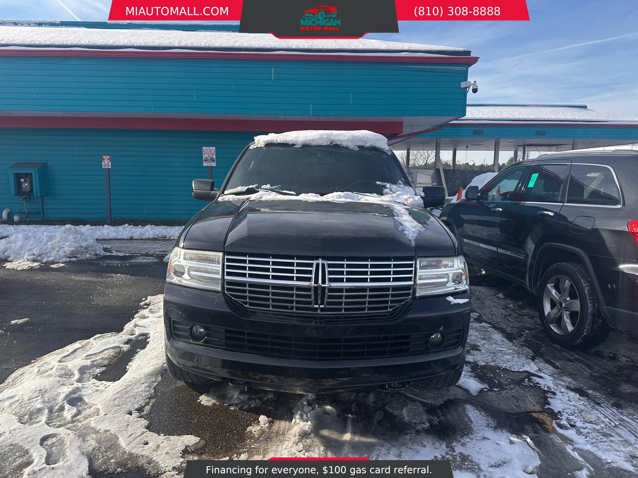 Used 2014 Lincoln Navigator Sport Utility 4D image 2