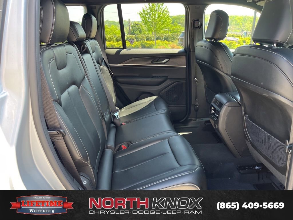 Used 2025 Jeep Grand Cherokee Limited AWD/4WD image 20