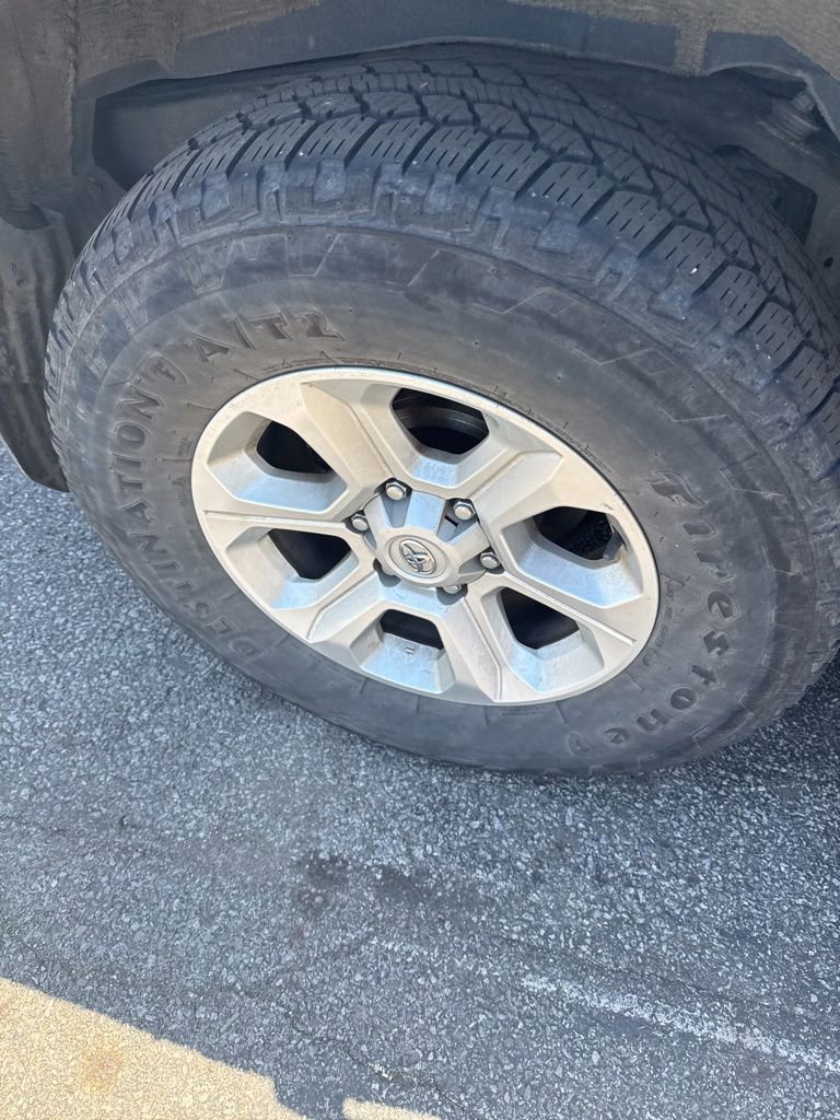 Used 2018 Toyota 4Runner SR5 AWD/4WD image 7