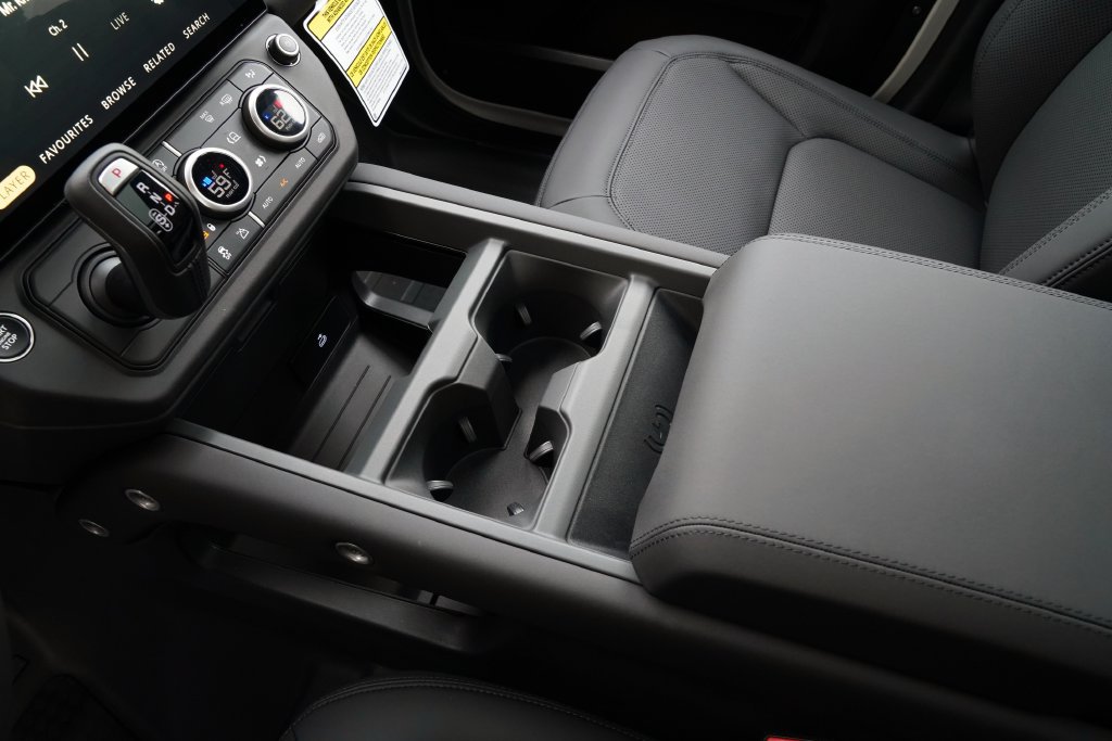 New 2026 Land Rover Defender 110 X-Dynamic SE AWD/4WD image 30
