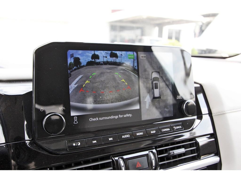 Used 2025 Nissan Pathfinder SL AWD/4WD image 10