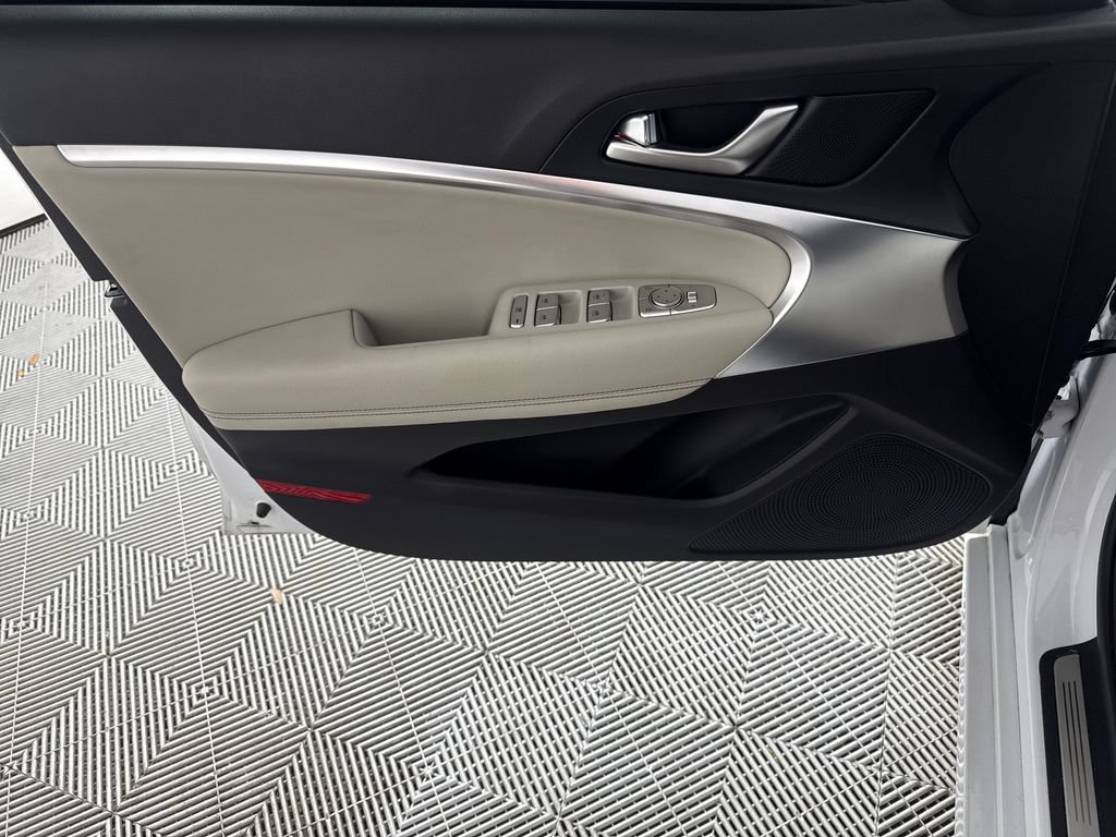 Used 2023 Genesis G70 2.0T RWD image 11
