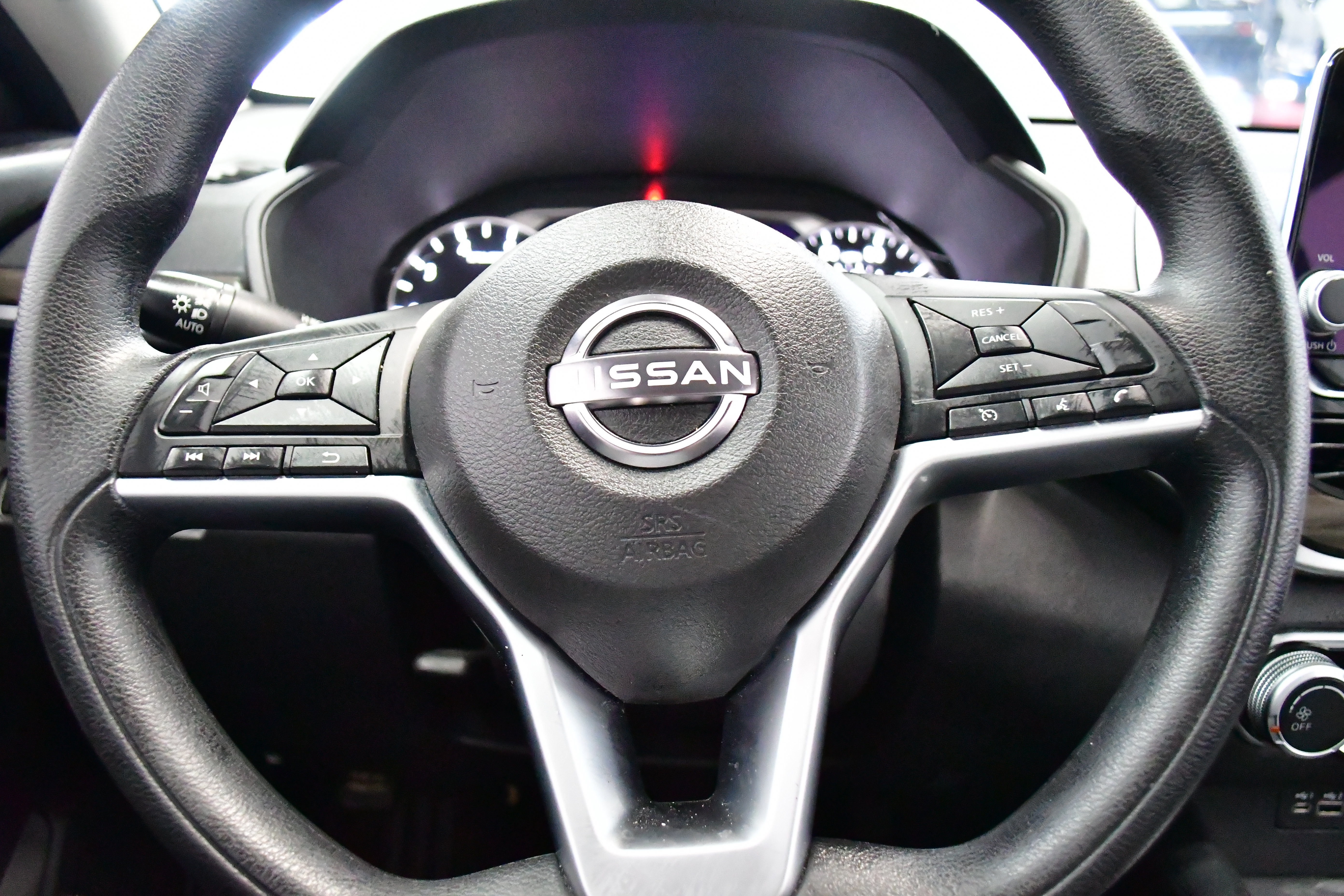 Used 2025 Nissan Altima 2.5 SV FWD image 18