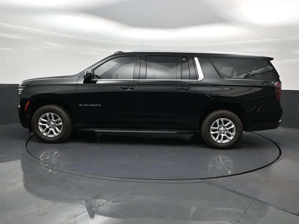 Used 2026 Chevrolet Suburban LS RWD image 2
