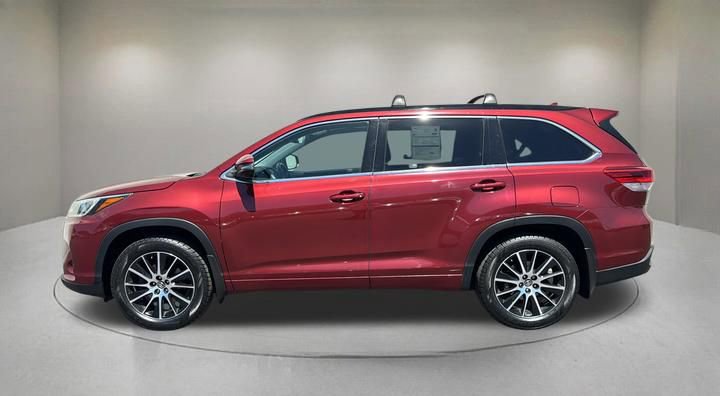 Used 2017 Toyota Highlander SE AWD/4WD image 5