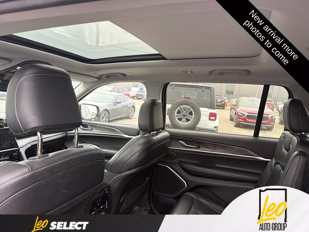 Used 2022 Jeep Grand Cherokee L Limited AWD/4WD image 10