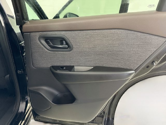 Used 2023 Nissan Rogue S FWD image 27