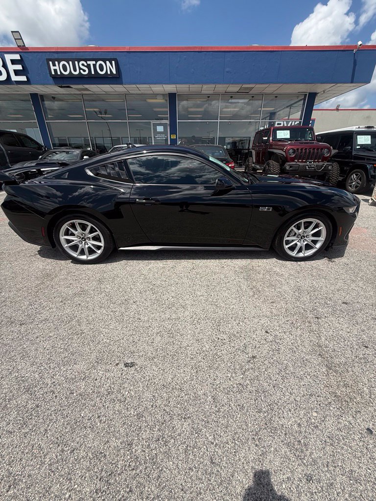 Used 2025 Ford Mustang GT Premium RWD image 8