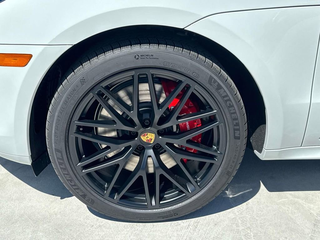 New 2026 Porsche Macan GTS image 8