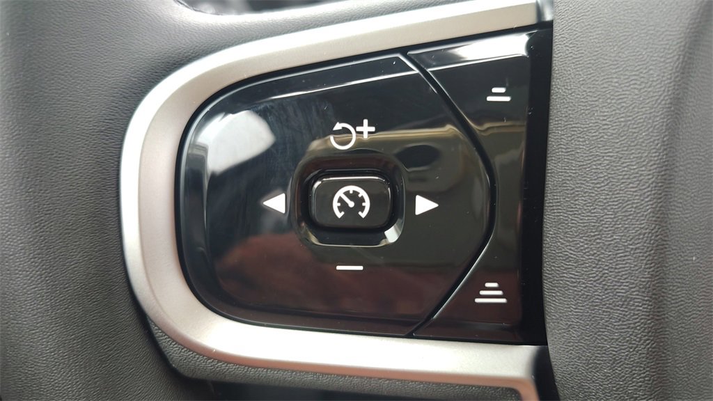 New 2026 Volvo XC90 T8 Plus w/ Protection Package Premier image 16