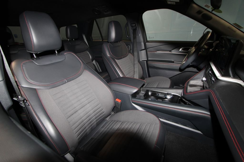 Used 2025 Ford Explorer ST-Line image 21