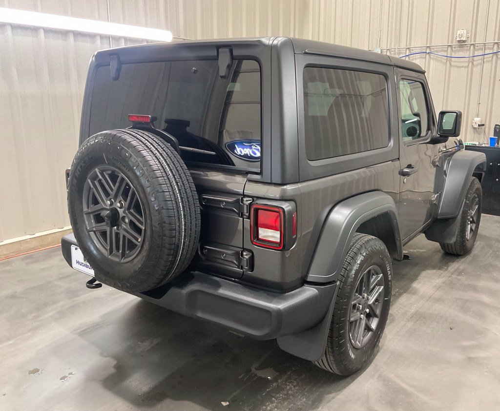 Used 2025 Jeep Wrangler Sport AWD/4WD image 18