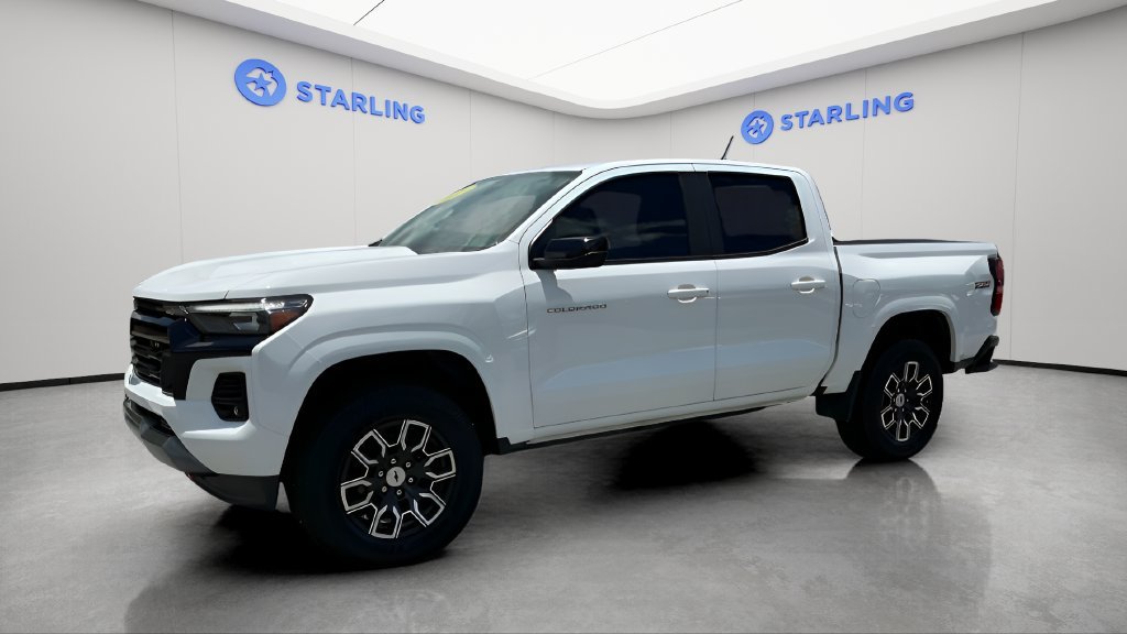 Used 2023 Chevrolet Colorado Z71 w/ Z71 Convenience Package 2 AWD/4WD image 2