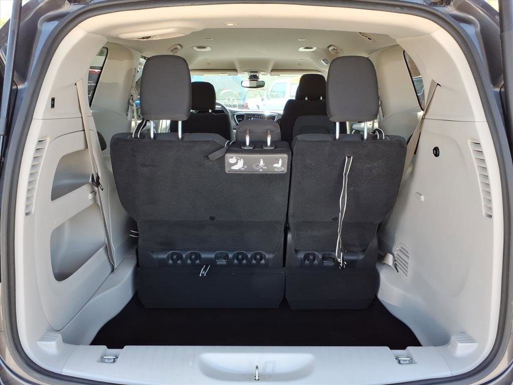 Used 2020 Chrysler Pacifica Touring image 14