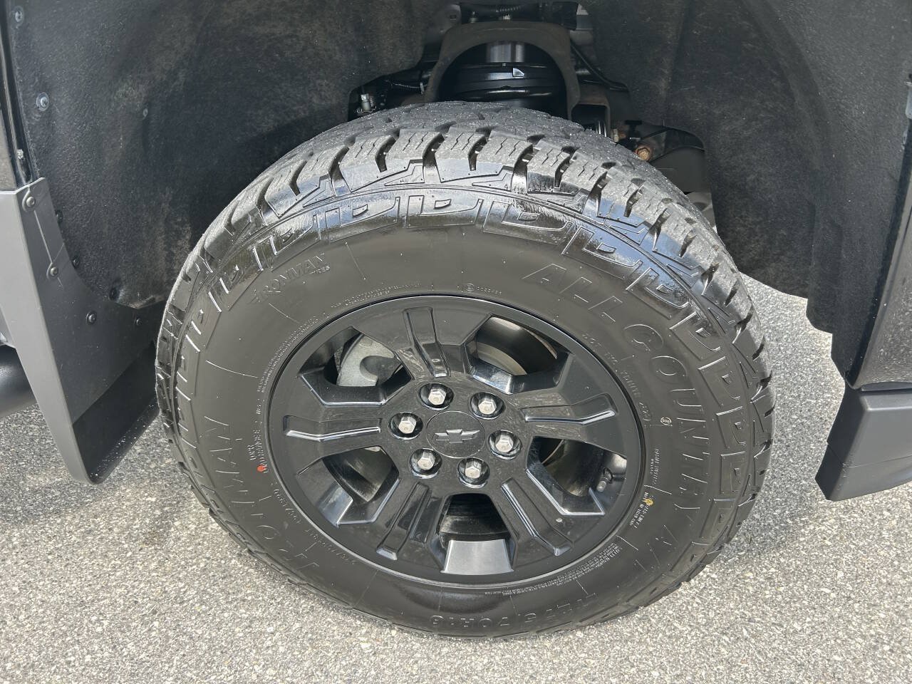 Used 2018 Chevrolet Silverado 1500 LT w/ Midnight Edition AWD/4WD image 10