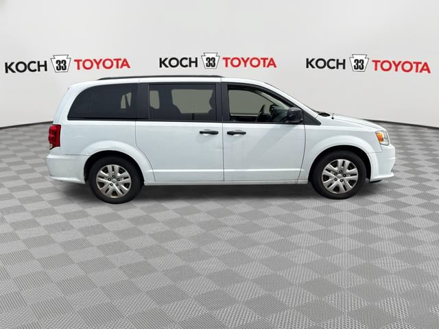 Used 2019 Dodge Grand Caravan SE w/ UConnect Hands-Free Group FWD image 9