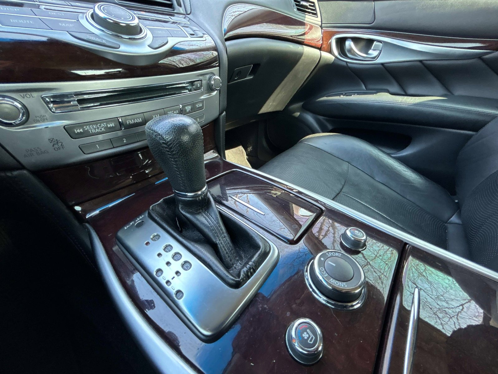 Used 2011 INFINITI M37 w/ Premium Pkg image 35