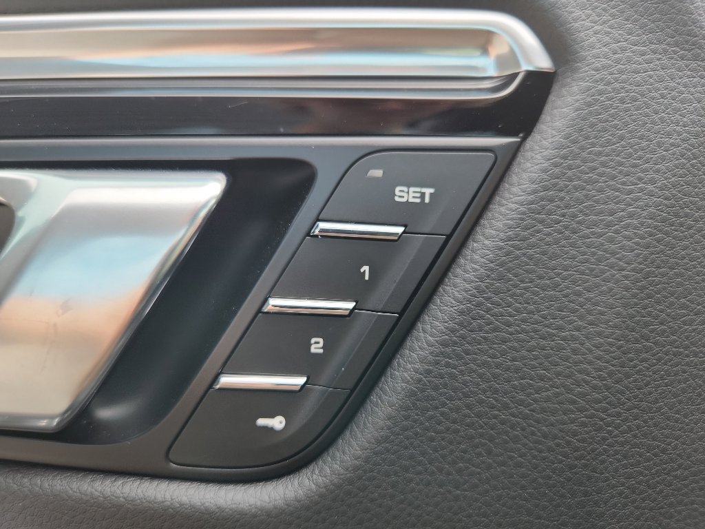 New 2025 Porsche Macan image 17