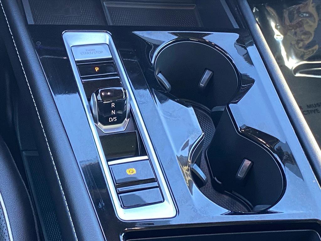 Certified 2024 Volkswagen Atlas SEL Premium R-Line image 11