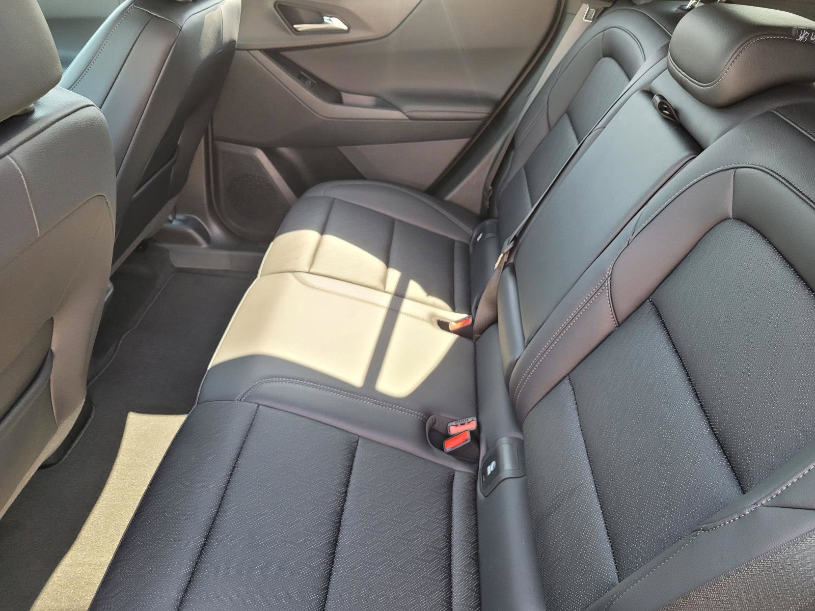 New 2027 Chevrolet Equinox LT w/ Convenience Package II FWD image 10
