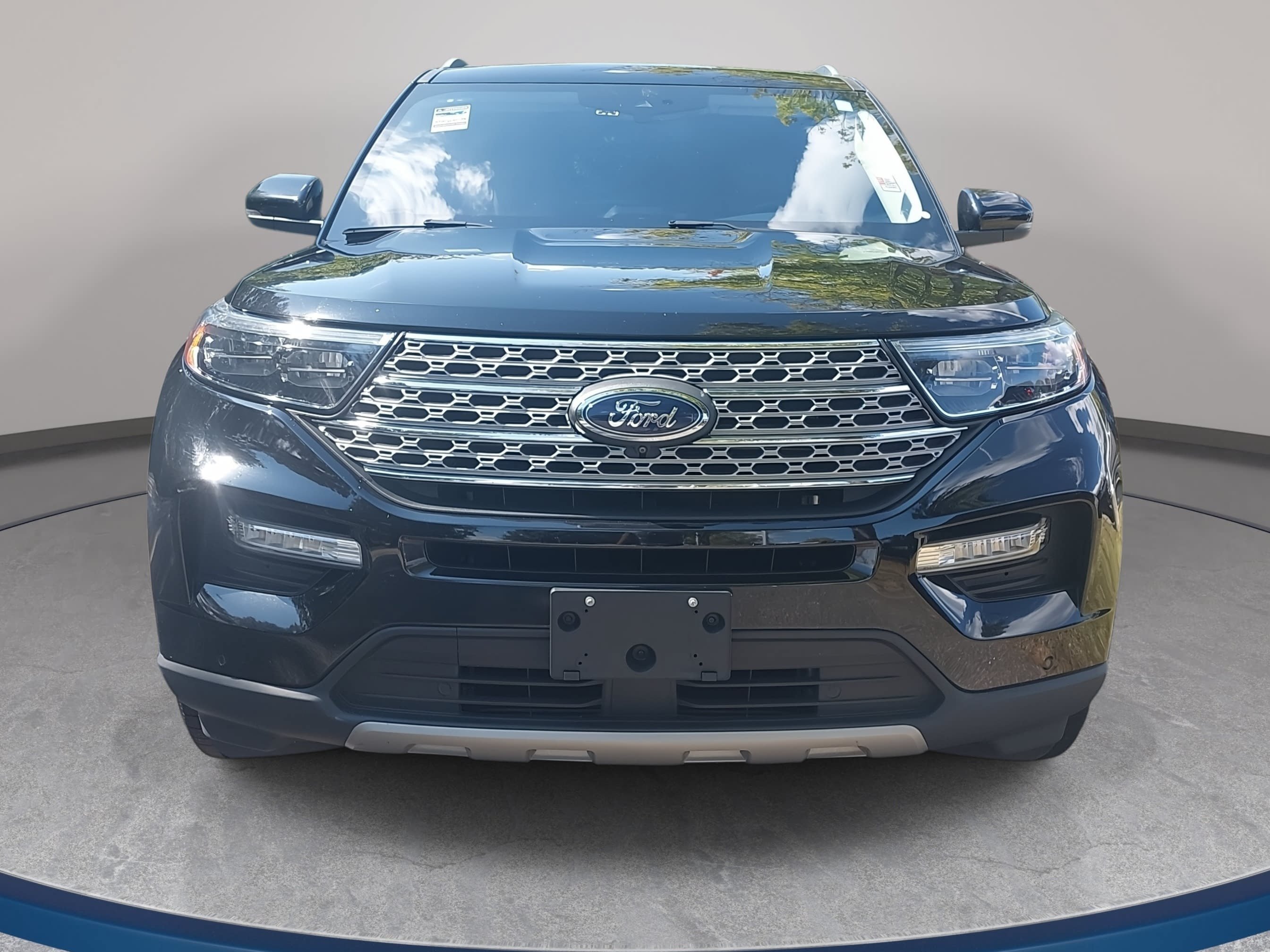 Used 2023 Ford Explorer Limited w/ Equipment Group 301A AWD/4WD image 2